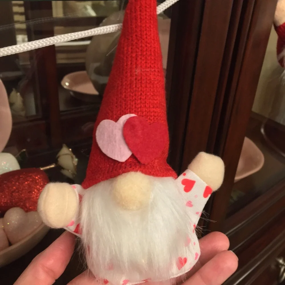 Valentines Day Decoration Gnome Garland 6’ Love NEW Pink & Red Hearts - Picture 10 of 16